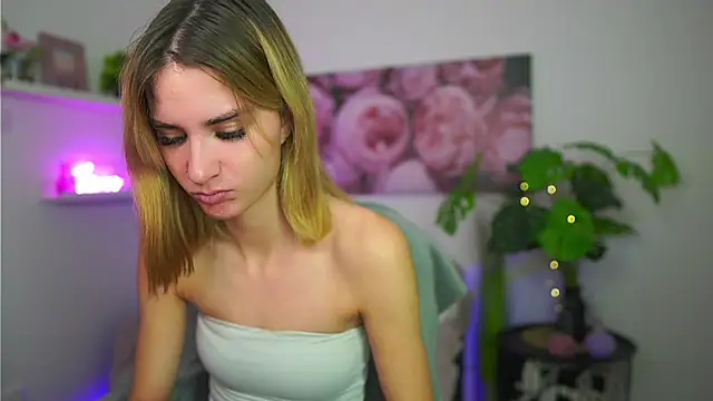 Snapshot of _Bella_Young chatting on December 2025 02:23:02 PM Bella Young online show from December 2025 02:23:02 PM