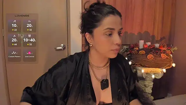 Snapshot of mslalune chatting on December 2025 12:21:02 PM mslalune online show from December 2025 12:21:02 PM