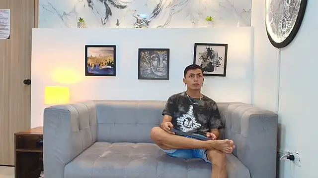 YOUNG GUYS1 online show from December 2025 01:11:01 AM