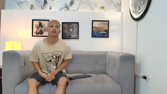 YOUNG GUYS1 online show from December 2025 01:02:02 AM