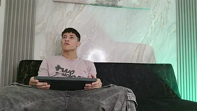 YOUNG GUYS1 online show from May 2026 07:16:02 AM