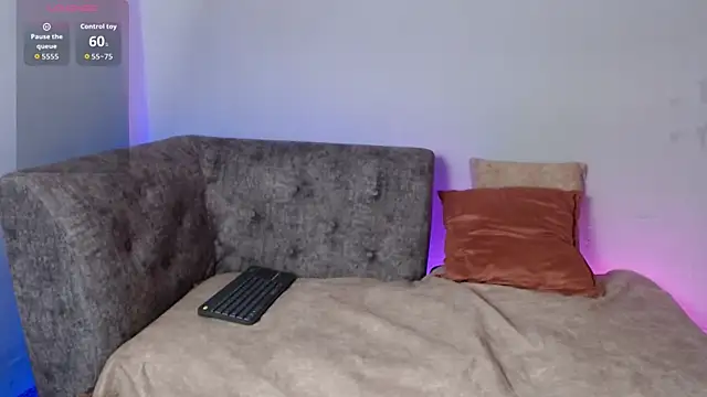 rosehoneil online show from March 2026 07:41:01 PM