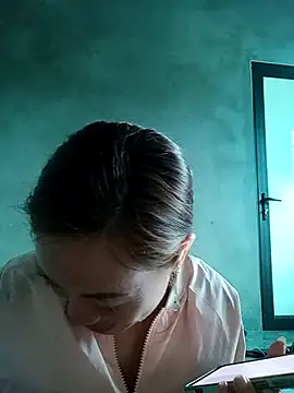 Snapshot of little-effy chatting on December 2025 05:12:02 AM little-effy online show from December 2025 05:12:02 AM