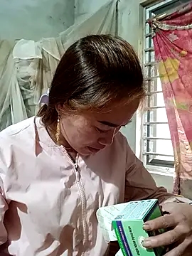 little-effy online show from February 2026 06:17:01 AM