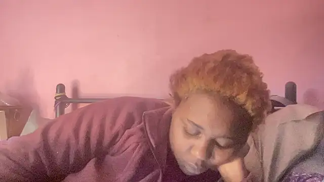 Snapshot of queenalliyahalecia chatting on December 2025 02:33:01 PM queenalliyahalecia online show from December 2025 02:33:01 PM