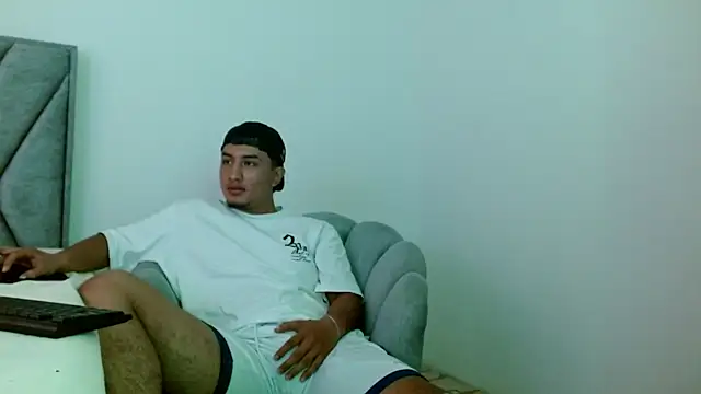 kyro estrada online show from December 2025 06:23:01 PM