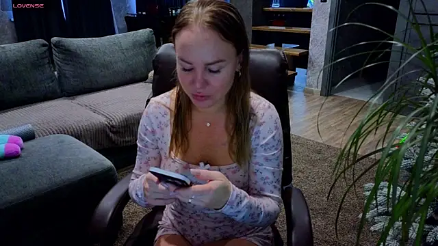 s trawberry  online show from December 2025 03:45:02 AM