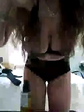 Snapshot of NovaMia chatting on February 2026 07:35:01 AM NovaMia online show from February 2026 07:35:01 AM