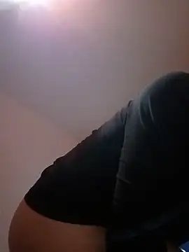 Olivassl22 online show from May 2026 07:42:02 PM