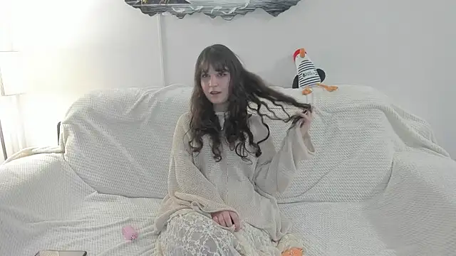 Snapshot of Moni_mira chatting on December 2025 05:18:02 PM Moni mira online show from December 2025 05:18:02 PM