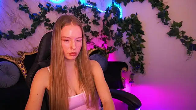 Snapshot of MollyyMayy chatting on December 2025 05:06:02 PM MollyyMayy online show from December 2025 05:06:02 PM