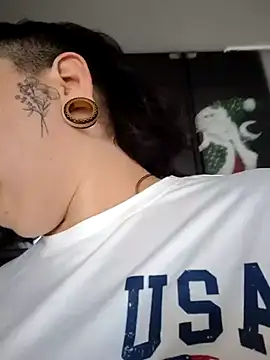 Divine Pouvoir online show from February 2026 07:58:01 PM