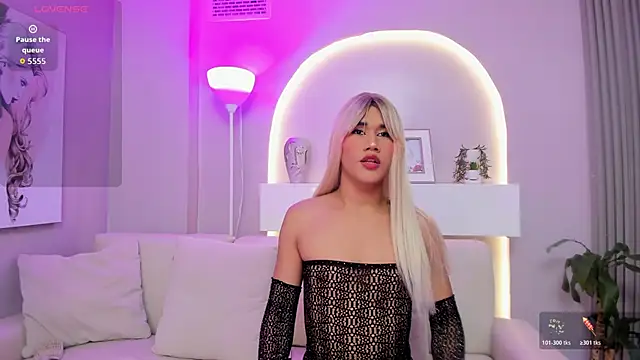 Snapshot of Sensual_shannell chatting on April 2026 01:03:01 AM Sensual shannell online show from April 2026 01:03:01 AM