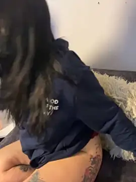 Lunaclarx online show from December 2025 12:20:01 PM