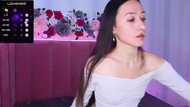 Snapshot of BellaNight chatting on December 2025 05:01:01 AM BellaNight online show from December 2025 05:01:01 AM