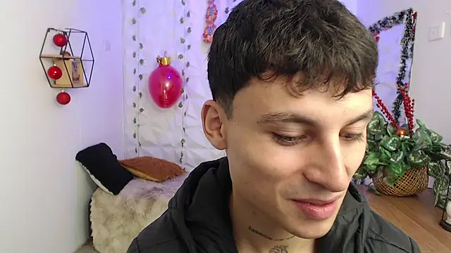 Noah Vera online show from December 2025 03:44:02 AM