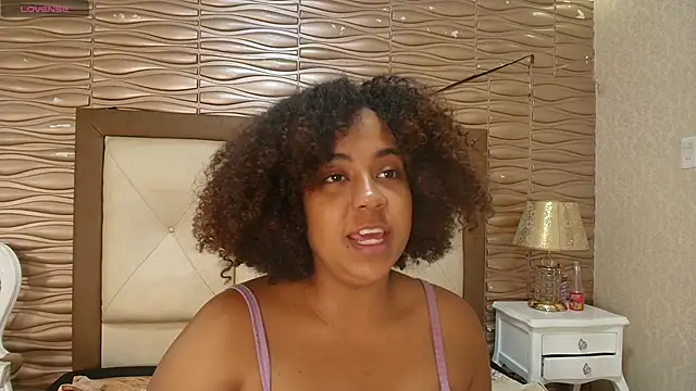 Snapshot of Miatayleer chatting on December 2025 07:53:02 PM Miatayleer online show from December 2025 07:53:02 PM