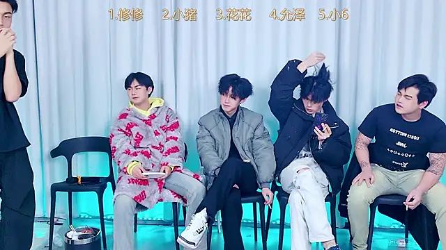 Snapshot of QYBOYS_010 chatting on December 2025 02:33:01 PM QYBOYS 010 online show from December 2025 02:33:01 PM