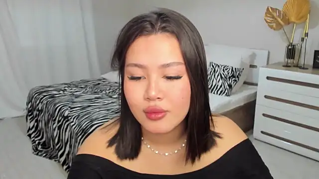 Brunette Charm online show from April 2026 11:15:02 AM