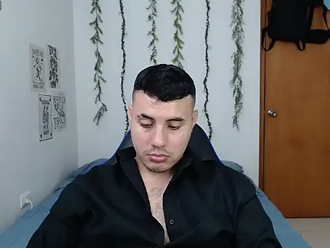 Snapshot of ENZO444_ chatting on December 2025 03:11:01 AM ENZO444 online show from December 2025 03:11:01 AM