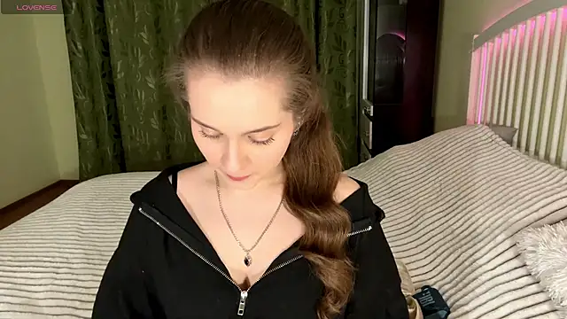 Snapshot of MiaBlanko chatting on February 2026 05:14:01 PM MiaBlanko online show from February 2026 05:14:01 PM