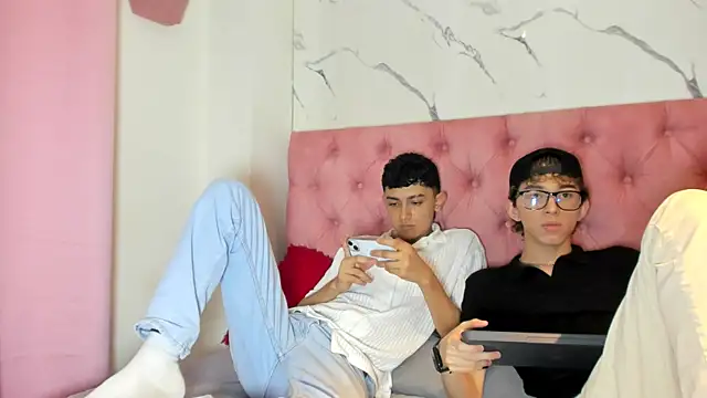 Snapshot of double_temptation2 chatting on December 2025 08:36:02 PM double temptation2 online show from December 2025 08:36:02 PM