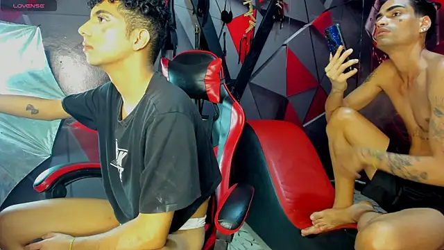 Snapshot of Hot_Boys_Without_Limits chatting on December 2025 04:07:02 AM Hot Boys Without Limits online show from December 2025 04:07:02 AM