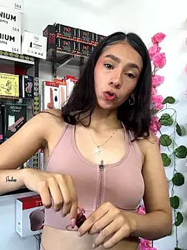 Snapshot of lunaluxury22 chatting on January 2026 03:05:01 PM lunaluxury22 online show from January 2026 03:05:01 PM