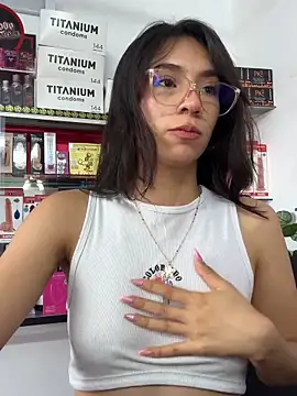 Snapshot of lunaluxury22 chatting on February 2026 02:43:02 PM lunaluxury22 online show from February 2026 02:43:02 PM