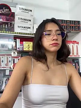 Snapshot of lunaluxury22 chatting on February 2026 01:51:02 PM lunaluxury22 online show from February 2026 01:51:02 PM