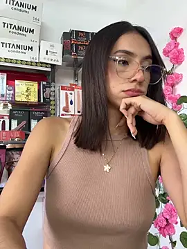 Snapshot of lunaluxury22 chatting on February 2026 03:19:01 PM lunaluxury22 online show from February 2026 03:19:01 PM