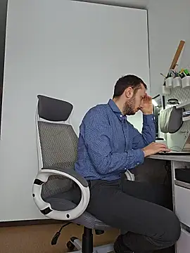 Lovebackground online show from January 2026 09:25:01 AM