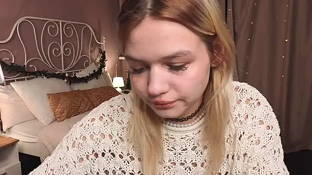 Snapshot of KianaVision chatting on December 2025 05:44:02 AM KianaVision online show from December 2025 05:44:02 AM