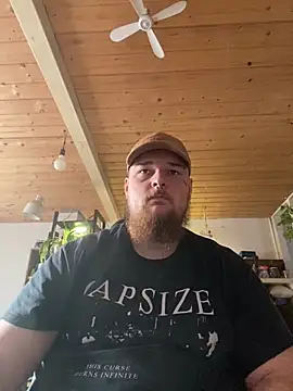 Snapshot of YoursxTruly chatting on December 2025 11:37:02 AM YoursxTruly online show from December 2025 11:37:02 AM