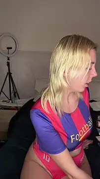 Snapshot of MonaNoire chatting on January 2026 12:40:01 PM MonaNoire online show from January 2026 12:40:01 PM