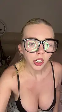 Snapshot of MonaNoire chatting on January 2026 12:42:01 PM MonaNoire online show from January 2026 12:42:01 PM