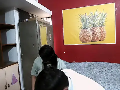 Snapshot of Lovelycouple25 chatting on February 2026 07:18:01 AM Lovelycouple25 online show from February 2026 07:18:01 AM