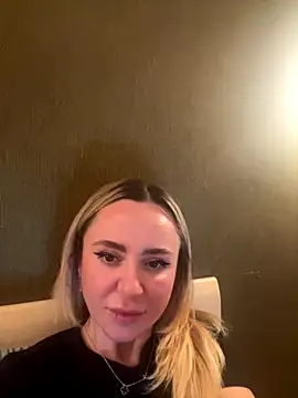 Snapshot of Arina_g chatting on December 2025 09:09:02 PM Arina g online show from December 2025 09:09:02 PM