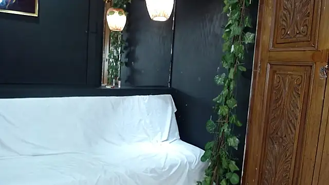 Snapshot of Layla_Isabel chatting on December 2025 12:54:01 PM Layla Isabel online show from December 2025 12:54:01 PM