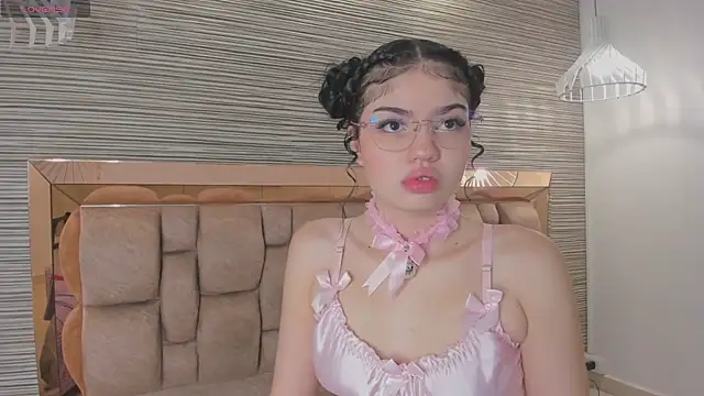 Snapshot of chloe_cortez chatting on June 2026 10:40:02 AM chloe cortez online show from June 2026 10:40:02 AM