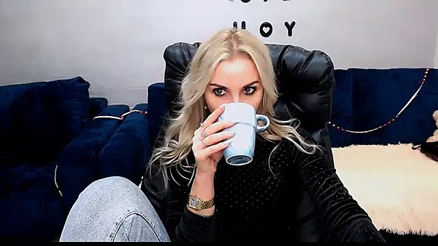 Hanna--Sweet online show from December 2025 11:37:02 AM