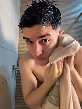 Valentino ceratti online show from December 2025 03:12:03 AM