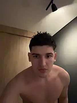 Valentino ceratti online show from December 2025 11:12:02 PM