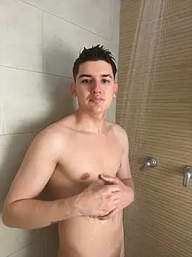 Valentino ceratti online show from December 2025 02:52:02 AM