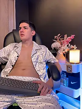 Valentino ceratti online show from February 2026 03:03:01 AM