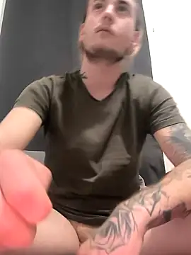 Snapshot of roro25ans chatting on December 2025 03:40:02 PM roro25ans online show from December 2025 03:40:02 PM