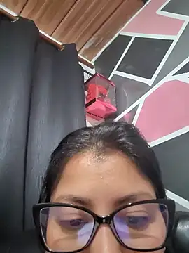 Snapshot of Mia-krafor chatting on December 2025 10:25:02 PM Mia-krafor online show from December 2025 10:25:02 PM