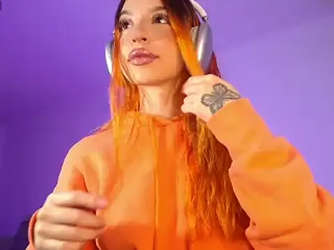 Snapshot of alina_lee chatting on January 2026 02:02:02 AM alina lee online show from January 2026 02:02:02 AM