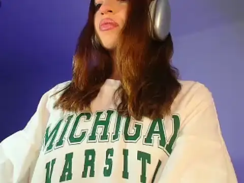 Snapshot of alina_lee chatting on February 2026 03:05:02 AM alina lee online show from February 2026 03:05:02 AM