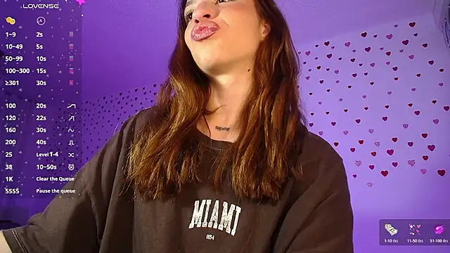 Snapshot of alina_lee chatting on February 2026 02:20:02 AM alina lee online show from February 2026 02:20:02 AM